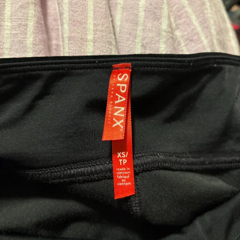 Spanx Women's Black Velvet Ankle Leggings ~ XS ~ Buttery Soft - Picture 5 of 7